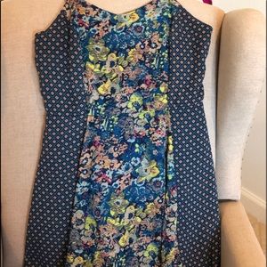 Beautiful mini dress, cute detail on the back